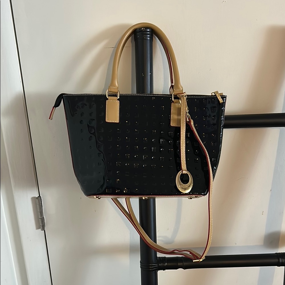 Arcadia Black and Tan Tote with Structured Design and Adjustable Strap